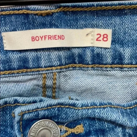 LEVI’S Women’s Distressed Jeans - Picture 3 of 5